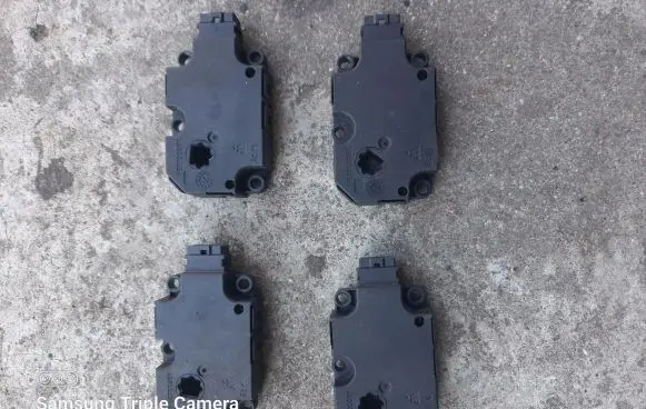 Mercedes-Benz A W176 A/C air flow flap actuator/motor CZ113930-0857