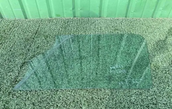 Renault Master III Front door window glass four-door 8200671991