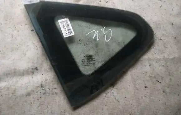 Nissan Qashqai Rear side window as2