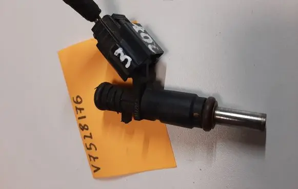 Peugeot 207 Fuel injector V7528176
