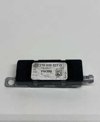 Volkswagen Touran I Aerial antenna amplifier 1T0035577Q 28076535 150307