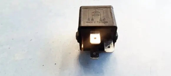 Volvo S40, V40 Other relay MB953381 V23134-B52-X240