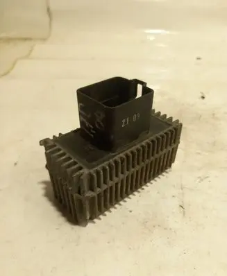 Opel Combo C Glow plug pre-heat relay 09132691 91299008