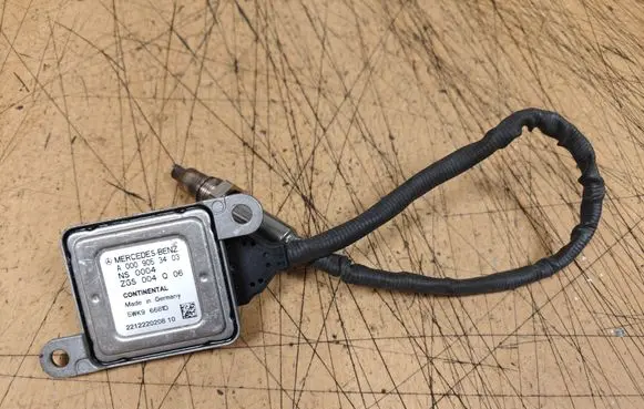 Mercedes-Benz C W205 Lambda probe sensor A0009053403