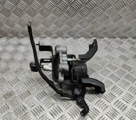 Toyota Prius (XW30) Engine mount bracket 1230537301