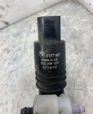BMW i3 Windscreen/windshield washer pump 8377987 67128377987