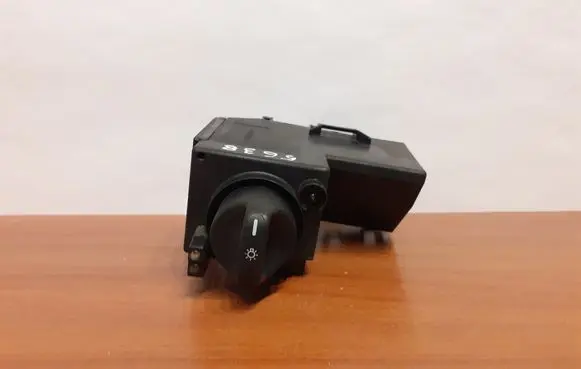 Mercedes-Benz E W210 Light switch 2105451404 5638