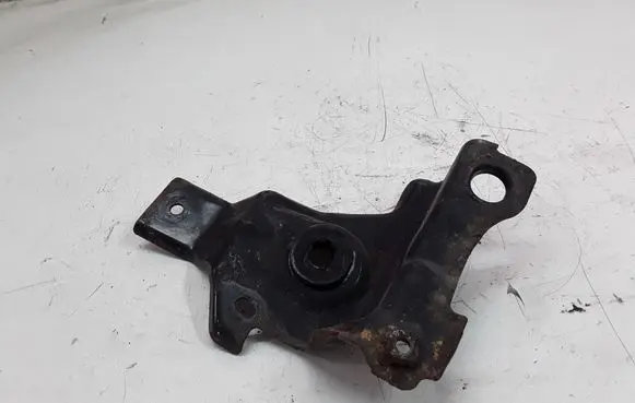 Radiator mount bracket