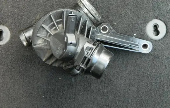 BMW 1 F20 F21 Thermostat/thermostat housing 7600584