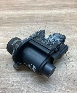 Volkswagen PASSAT B6 EGR valve 03G131501D V410