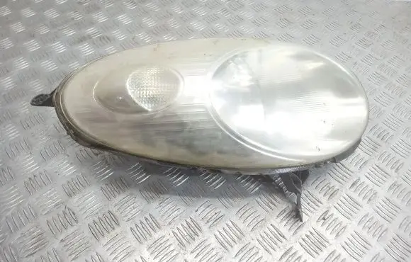 Nissan Micra Headlight/headlamp 26010AX700