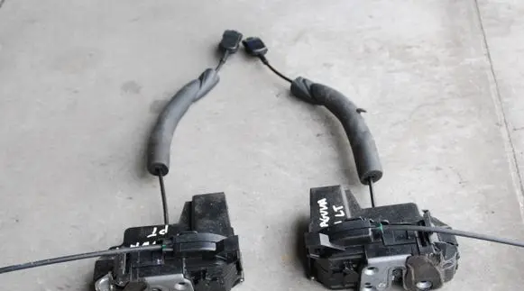 Renault Laguna III Loading door lock 180KM