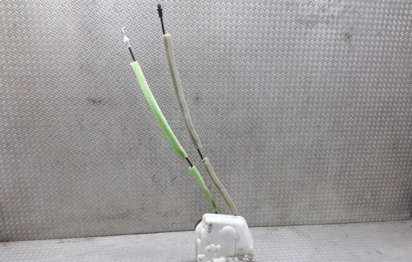 Mazda 3 II Front door lock BHS2