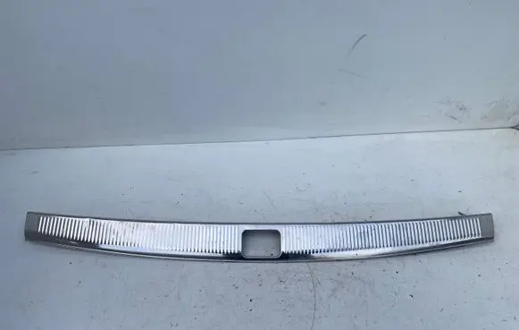 Trunk/boot sill cover protection