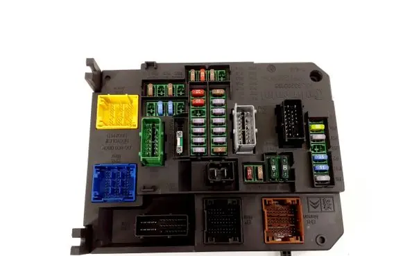 Peugeot 508 II Fuse module 9665547580