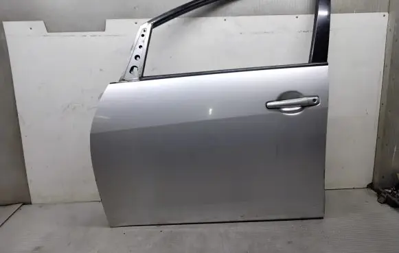 Mitsubishi Grandis Front door