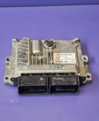 Ford Kuga II Engine control unit/module DS7112B684XC 28570733 97RI010012
