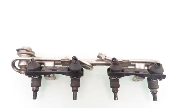 Volkswagen PASSAT B5 Fuel main line pipe 058133681B 058133551F