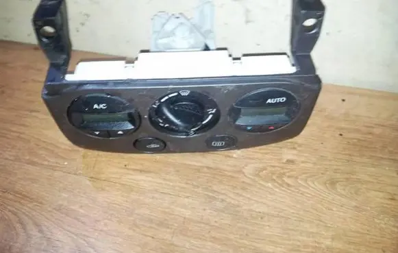 Nissan Primera Climate control unit 275109f601