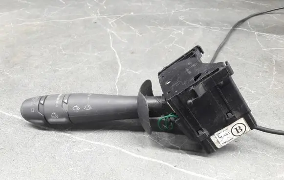 Renault Twingo II Fog light switch 8200515824