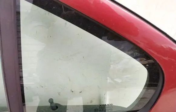 Volvo S60 Rear vent window glass