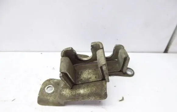 Dodge Caliber Engine mount bracket