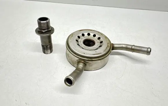 Nissan Juke I F15 Oil filter mounting bracket
