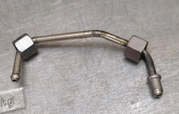 Audi A4 S4 B7 8E 8H Fuel injector supply line/pipe 