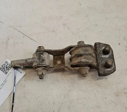 Engine mount bracket