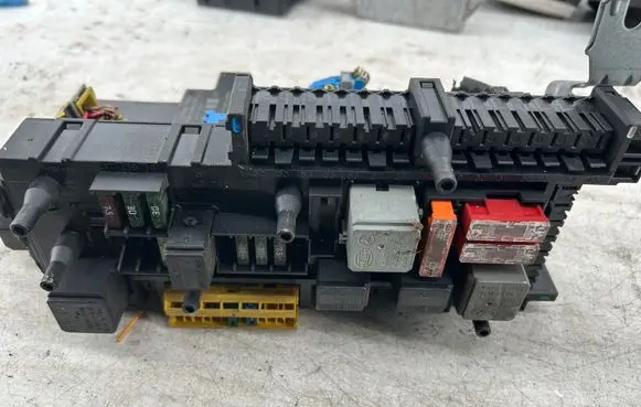 Mercedes-Benz C W204 Fuse module 2045453901 2044422400 5DK00922525