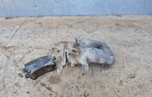 Volkswagen Touran I Rear brake caliper