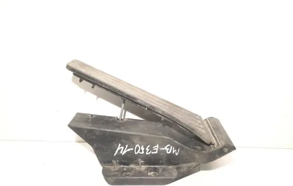 Mercedes-Benz E W212 Accelerator throttle pedal A4513000000