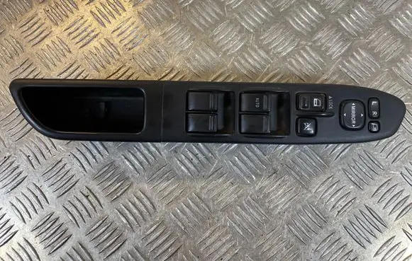 Subaru Forester SG Electric window control switch M200 1FL30