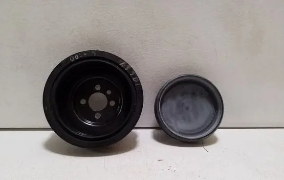 Volkswagen Golf V Crankshaft pulley 03G105243 038105279A