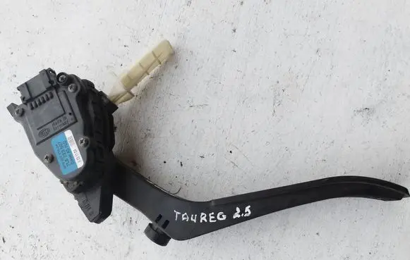 Volkswagen Touareg I Accelerator throttle pedal 7L6723507