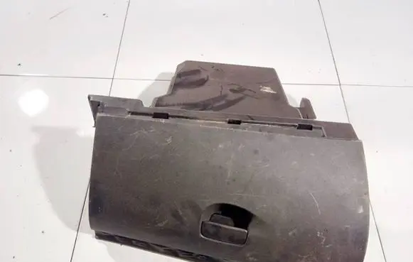 Glove box