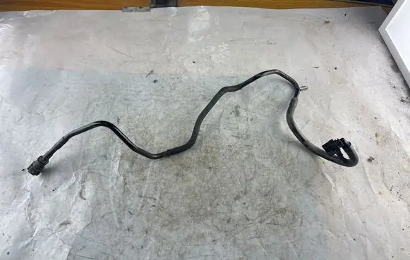 Jaguar XJ X351 Fuel line pipe AW939J280BE