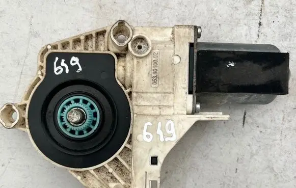 Audi A5 8T 8F Rear door window regulator motor 8K0959801A 11426250087