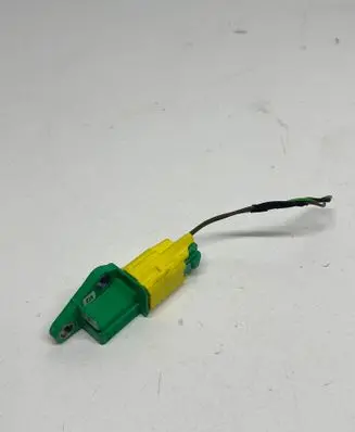 Volkswagen Golf Plus Airbag deployment crash/impact sensor 5M0909606 5WK43581
