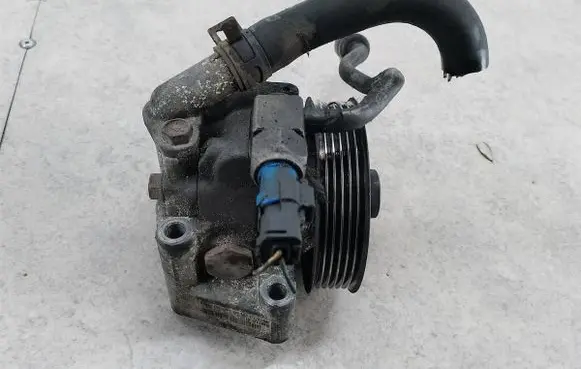 Ford Mondeo MK IV Power steering pump 6G91-3A696-AE