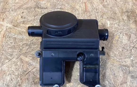 Porsche Cayenne (92A) Oil breather separator 94810713521