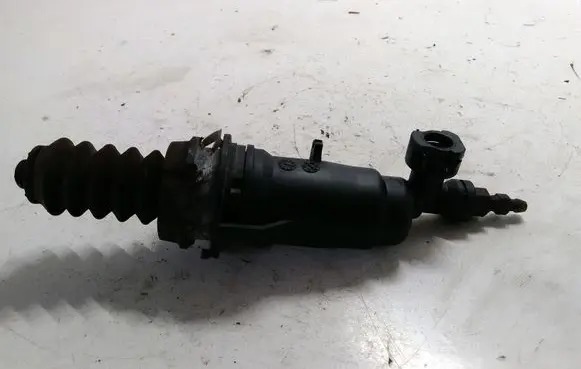 Clutch slave cylinder