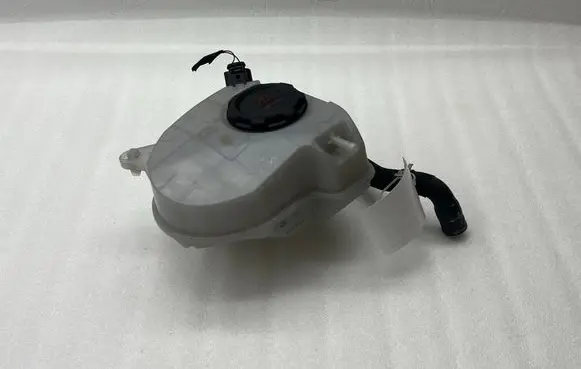 Audi A3 8Y Coolant expansion tank/reservoir 5WA121407E