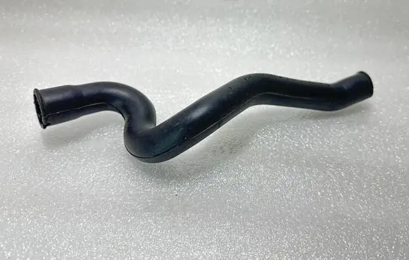 Volkswagen PASSAT B7 Engine coolant pipe/hose 3C1816311