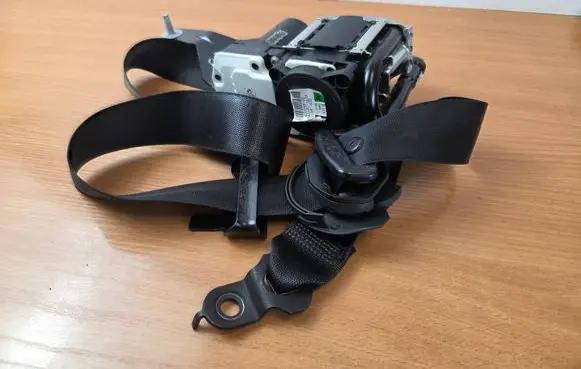 Mercedes-Benz E AMG W212 Front seatbelt 621933200E N3560162422