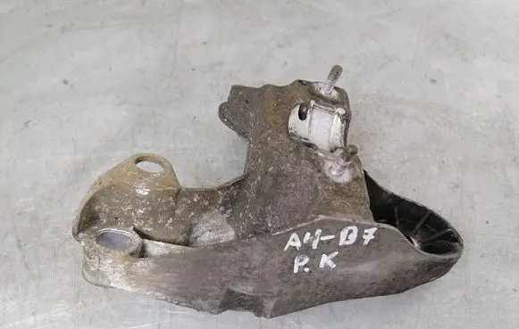 Audi A4 S4 B7 8E 8H Engine mounting bracket 8E0199351M