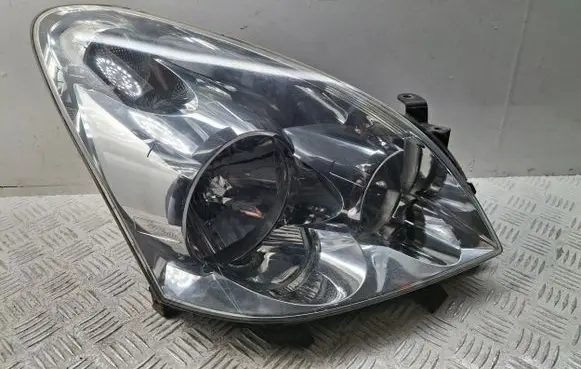 Toyota Corolla Verso AR10 Headlight/headlamp 811300F010