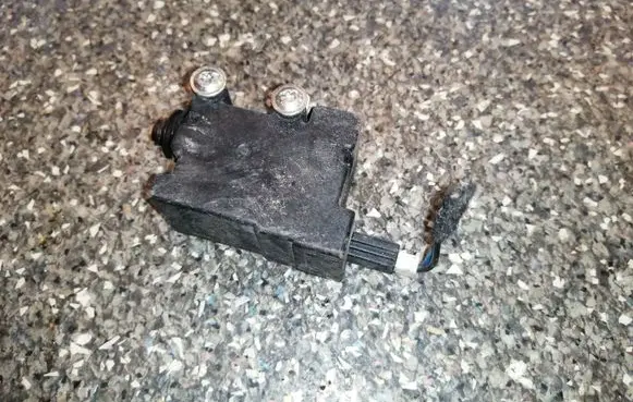 Fuel tank cap lock motor