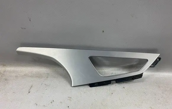 Audi Q7 4M Front door trim bar 4M0867102K