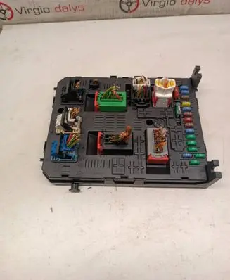 Peugeot 3008 I Fuse module 281164872